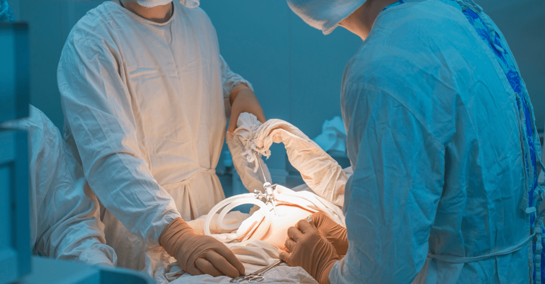 Doctors performing gastric bypass surgery